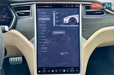 Лифтбек Tesla Model S 2015 в 