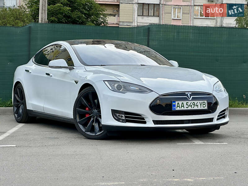 Лифтбек Tesla Model S 2015 в Киеве