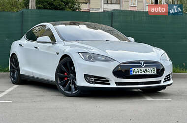 Лифтбек Tesla Model S 2015 в 
