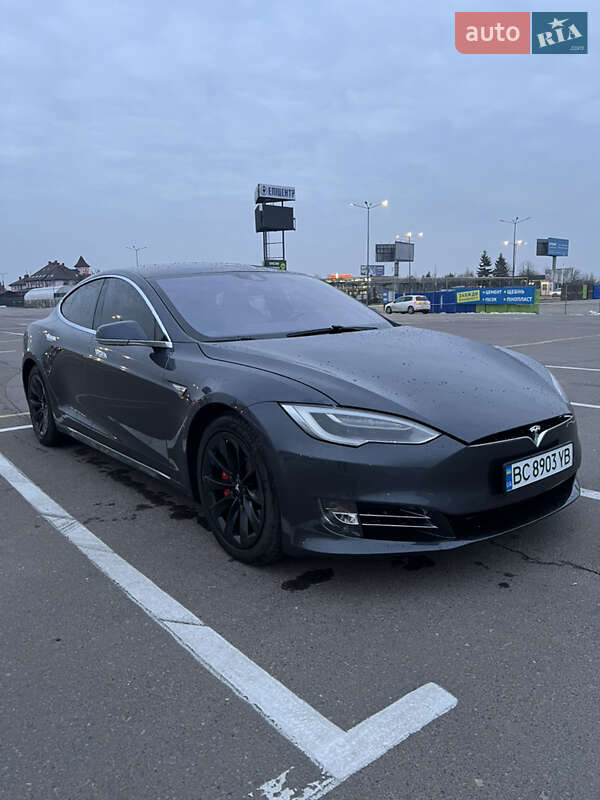 Ліфтбек Tesla Model S 2016 в Львові