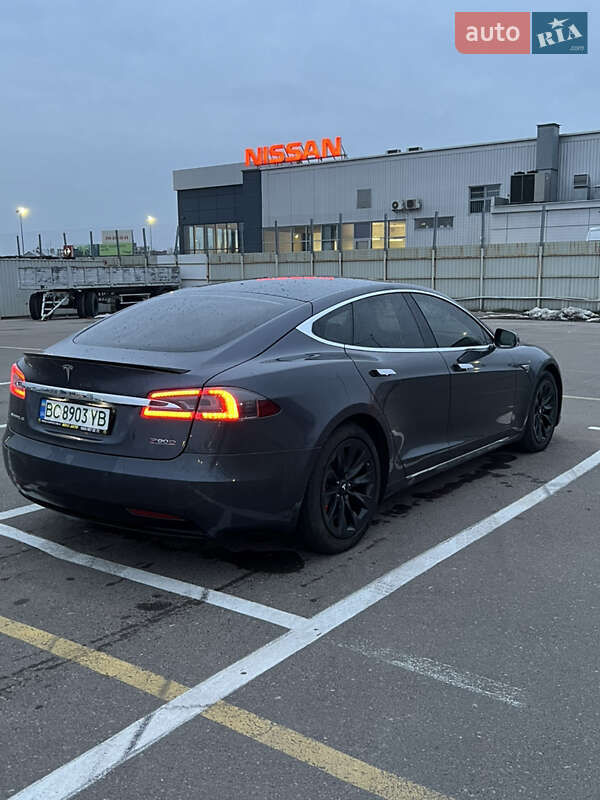 Ліфтбек Tesla Model S 2016 в Львові