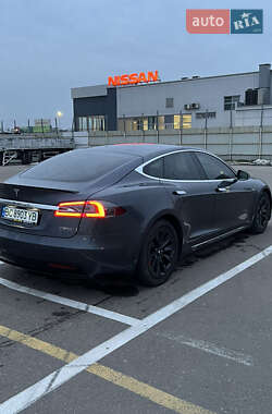 Лифтбек Tesla Model S 2016 в 