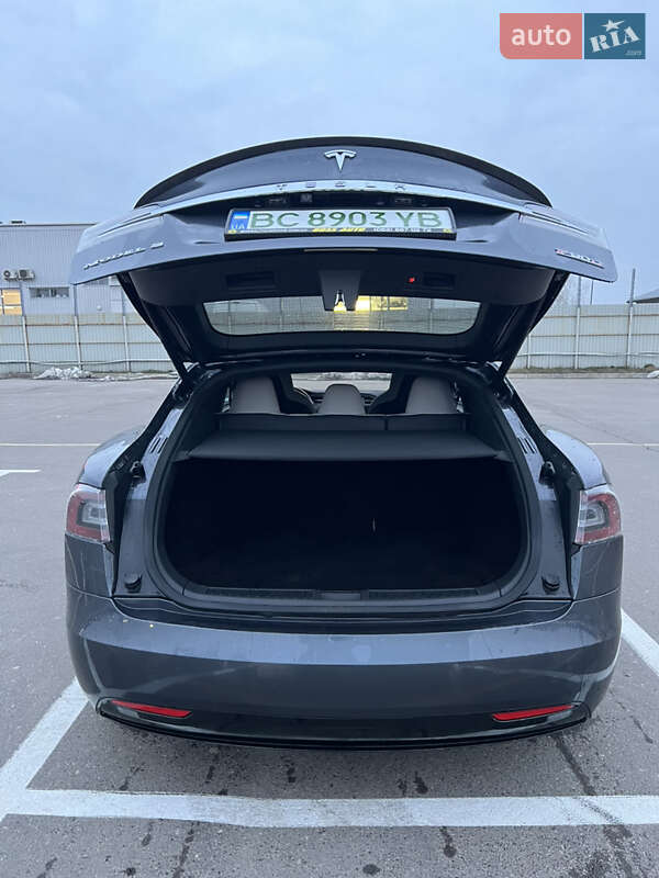 Ліфтбек Tesla Model S 2016 в Львові