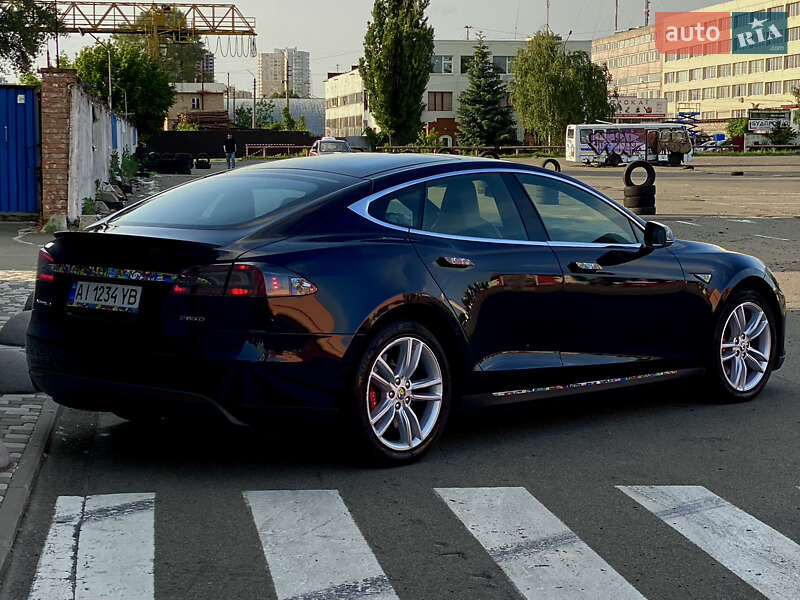 Лифтбек Tesla Model S 2015 в Киеве