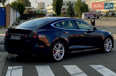Лифтбек Tesla Model S 2015 в 