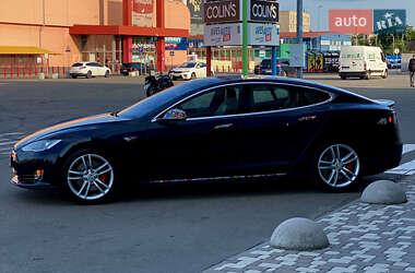 Лифтбек Tesla Model S 2015 в 