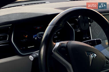 Лифтбек Tesla Model S 2015 в 