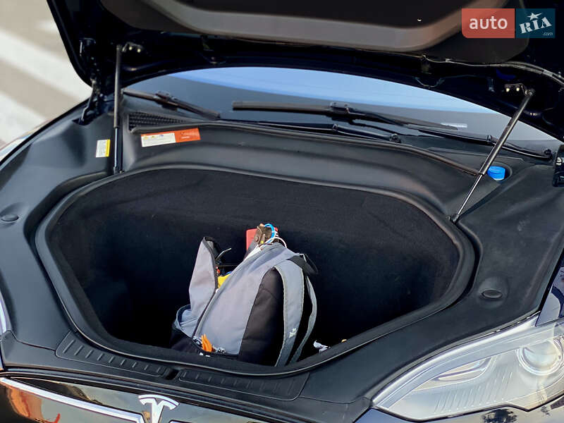 Лифтбек Tesla Model S 2015 в Киеве
