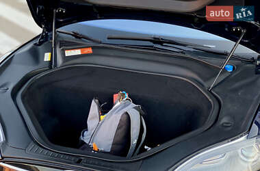 Лифтбек Tesla Model S 2015 в 