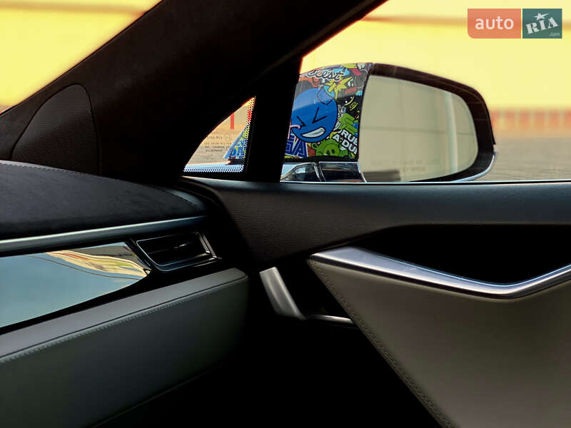 Лифтбек Tesla Model S 2015 в Киеве