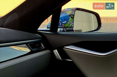 Лифтбек Tesla Model S 2015 в 