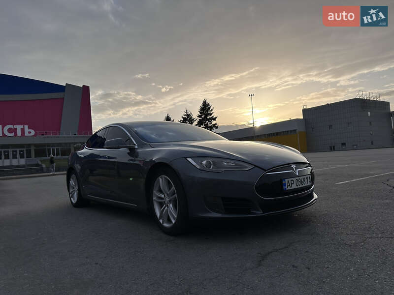 Ліфтбек Tesla Model S 2013 в Запоріжжі