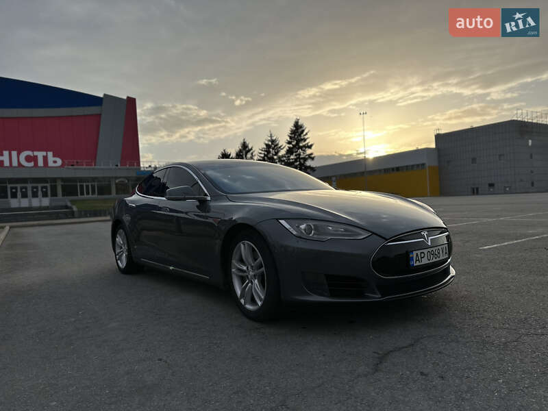 Ліфтбек Tesla Model S 2013 в Запоріжжі