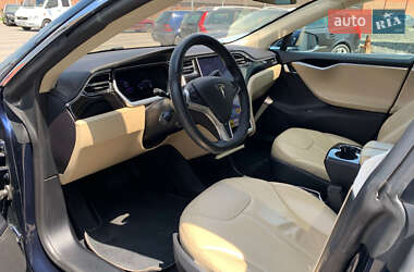 Лифтбек Tesla Model S 2013 в 