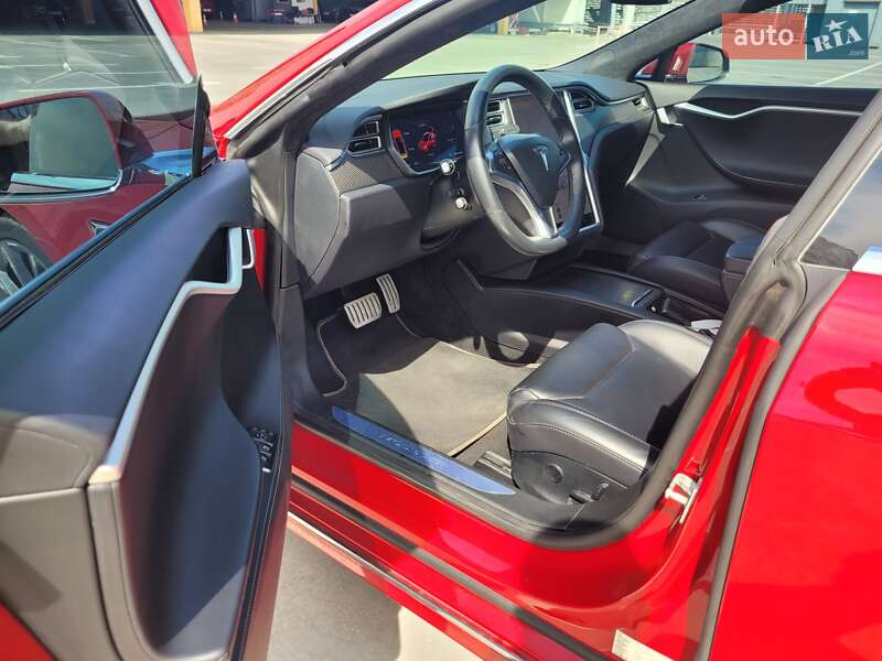 Лифтбек Tesla Model S 2018 в Киеве