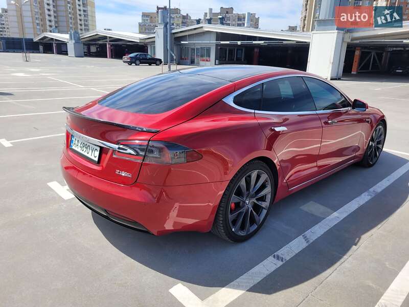 Лифтбек Tesla Model S 2018 в Киеве