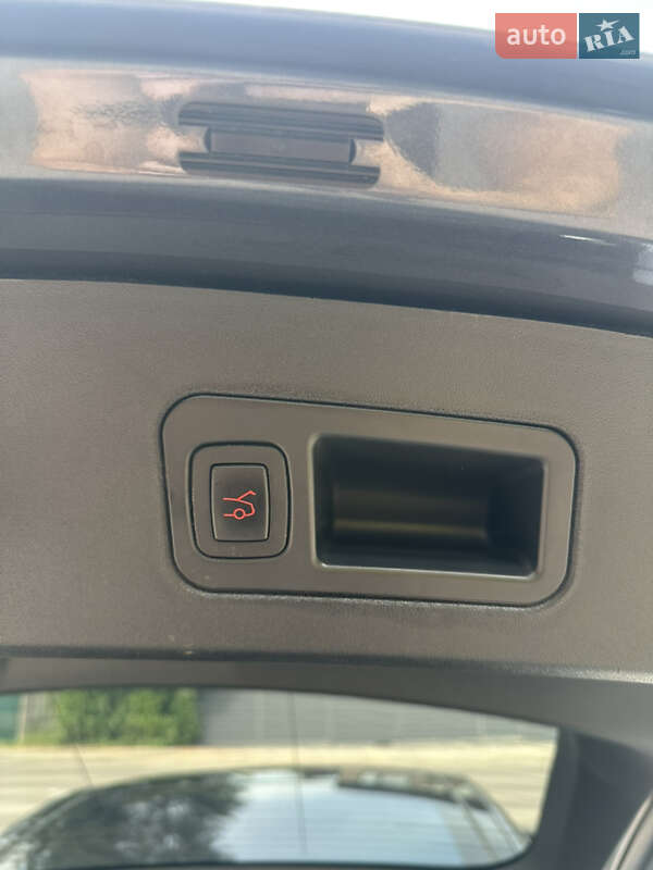 Лифтбек Tesla Model S 2018 в Киеве фото 20 Лифтбек Tesla Model S 2018 в Киеве