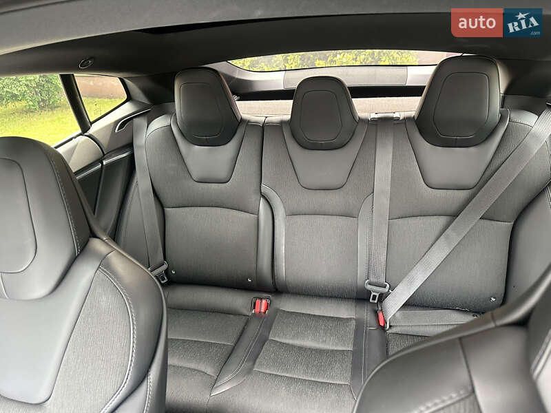 Лифтбек Tesla Model S 2018 в Киеве фото 22 Лифтбек Tesla Model S 2018 в Киеве
