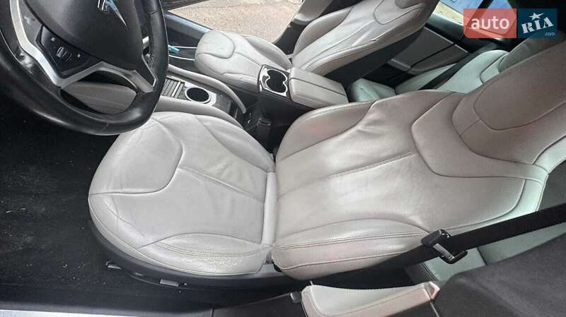 Ліфтбек Tesla Model S 2015 в Одесі