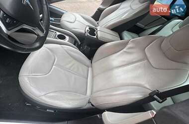 Лифтбек Tesla Model S 2015 в 