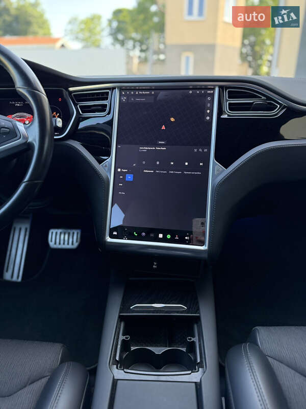 Лифтбек Tesla Model S 2017 в Радехове