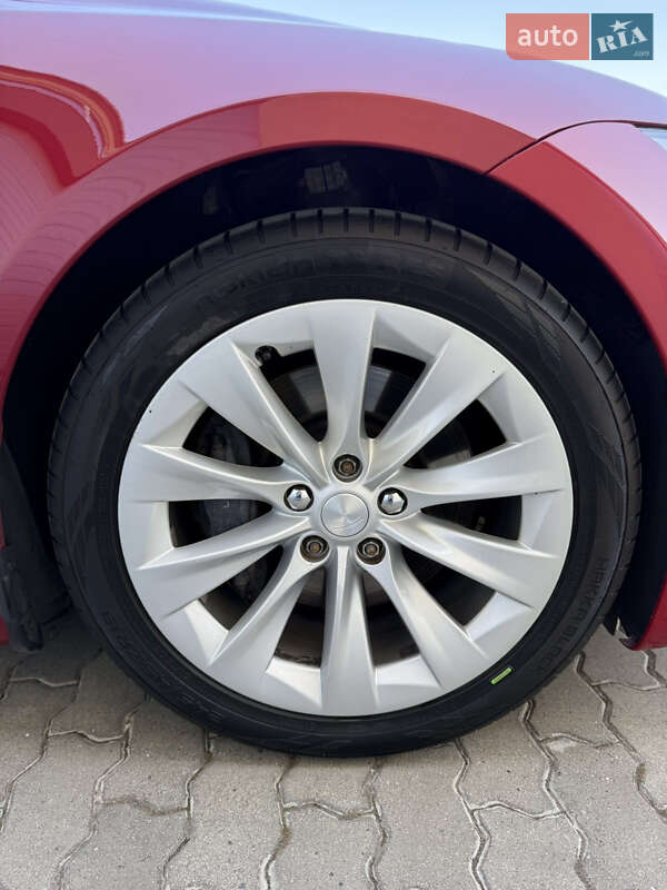 Лифтбек Tesla Model S 2017 в Радехове