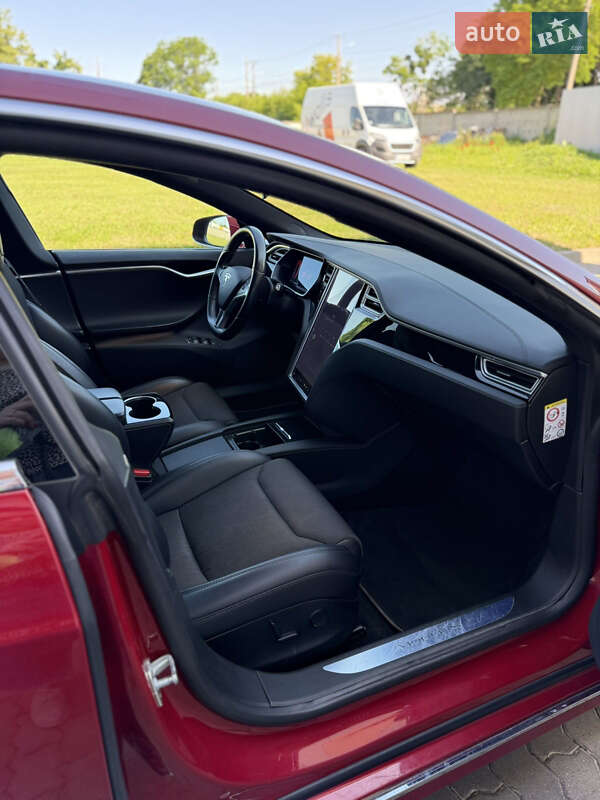 Лифтбек Tesla Model S 2017 в Радехове