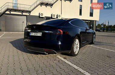 Лифтбек Tesla Model S 2013 в 