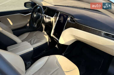 Лифтбек Tesla Model S 2013 в 