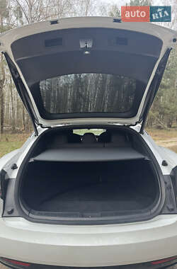 Лифтбек Tesla Model S 2020 в 