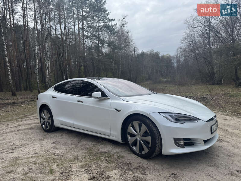 Лифтбек Tesla Model S 2020 в 