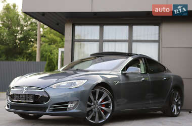 Лифтбек Tesla Model S 2014 в 