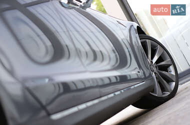 Лифтбек Tesla Model S 2014 в 