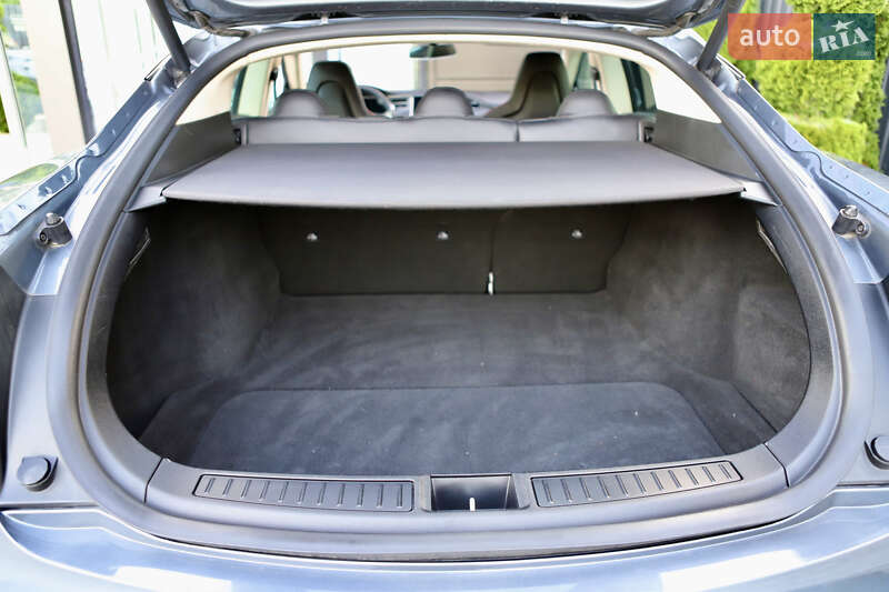 Лифтбек Tesla Model S 2014 в Дрогобыче