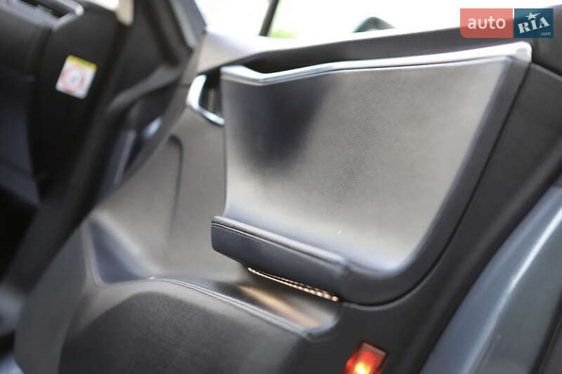Лифтбек Tesla Model S 2014 в Дрогобыче