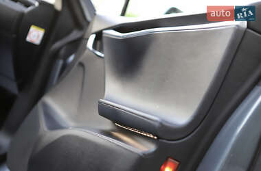 Лифтбек Tesla Model S 2014 в 