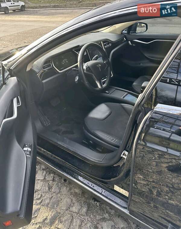 Лифтбек Tesla Model S 2014 в Львове