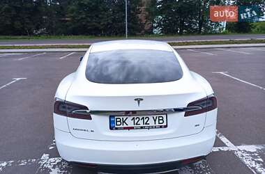 Лифтбек Tesla Model S 2013 в 