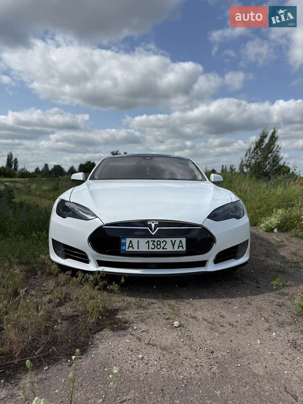 Ліфтбек Tesla Model S 2015 в Фастові