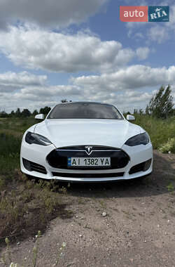 Ліфтбек Tesla Model S 2015 в 