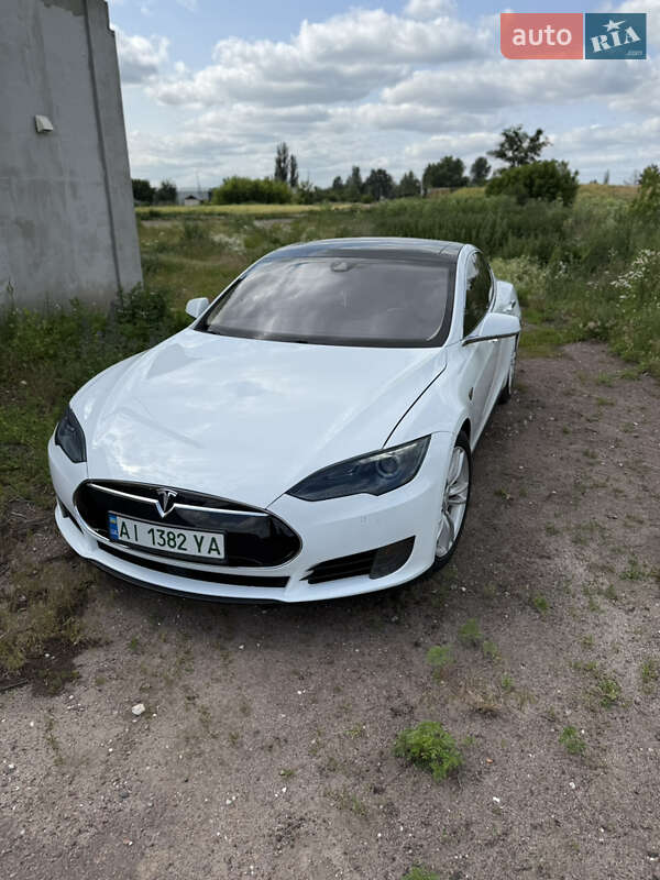 Ліфтбек Tesla Model S 2015 в Фастові
