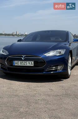 Лифтбек Tesla Model S 2015 в Днепре