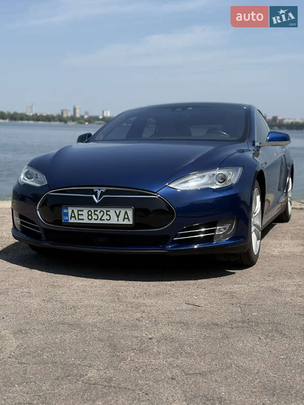 Ліфтбек Tesla Model S 2015 в 