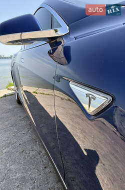 Ліфтбек Tesla Model S 2015 в 