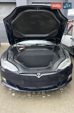 Лифтбек Tesla Model S 2015 в 