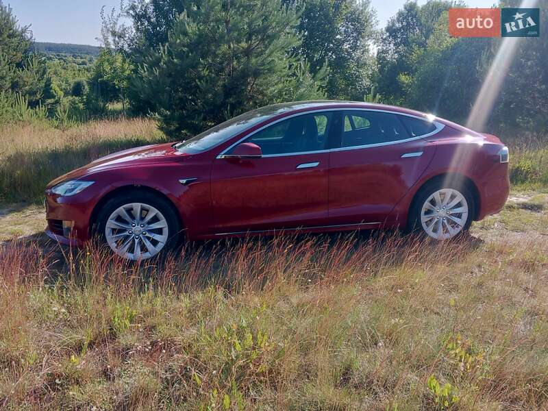 Лифтбек Tesla Model S 2016 в Новояворовске