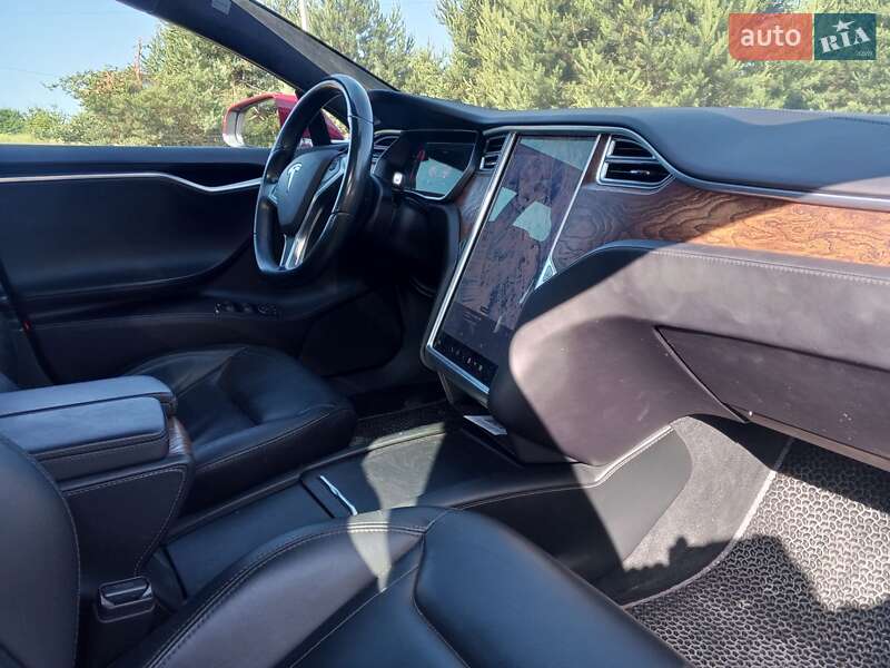 Лифтбек Tesla Model S 2016 в Новояворовске