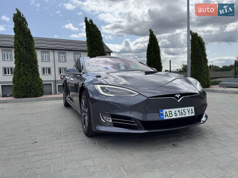 Ліфтбек Tesla Model S 2020 в 