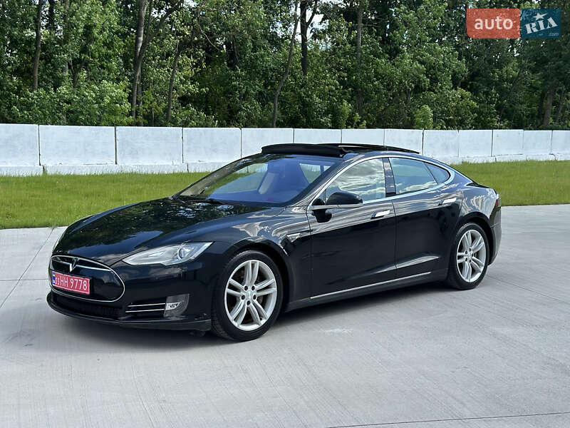 Лифтбек Tesla Model S 2013 в 