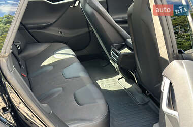 Лифтбек Tesla Model S 2013 в 
